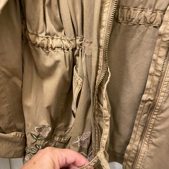JACKET-tan/olive gathered waist string,embroidered - Picture 8 of 10